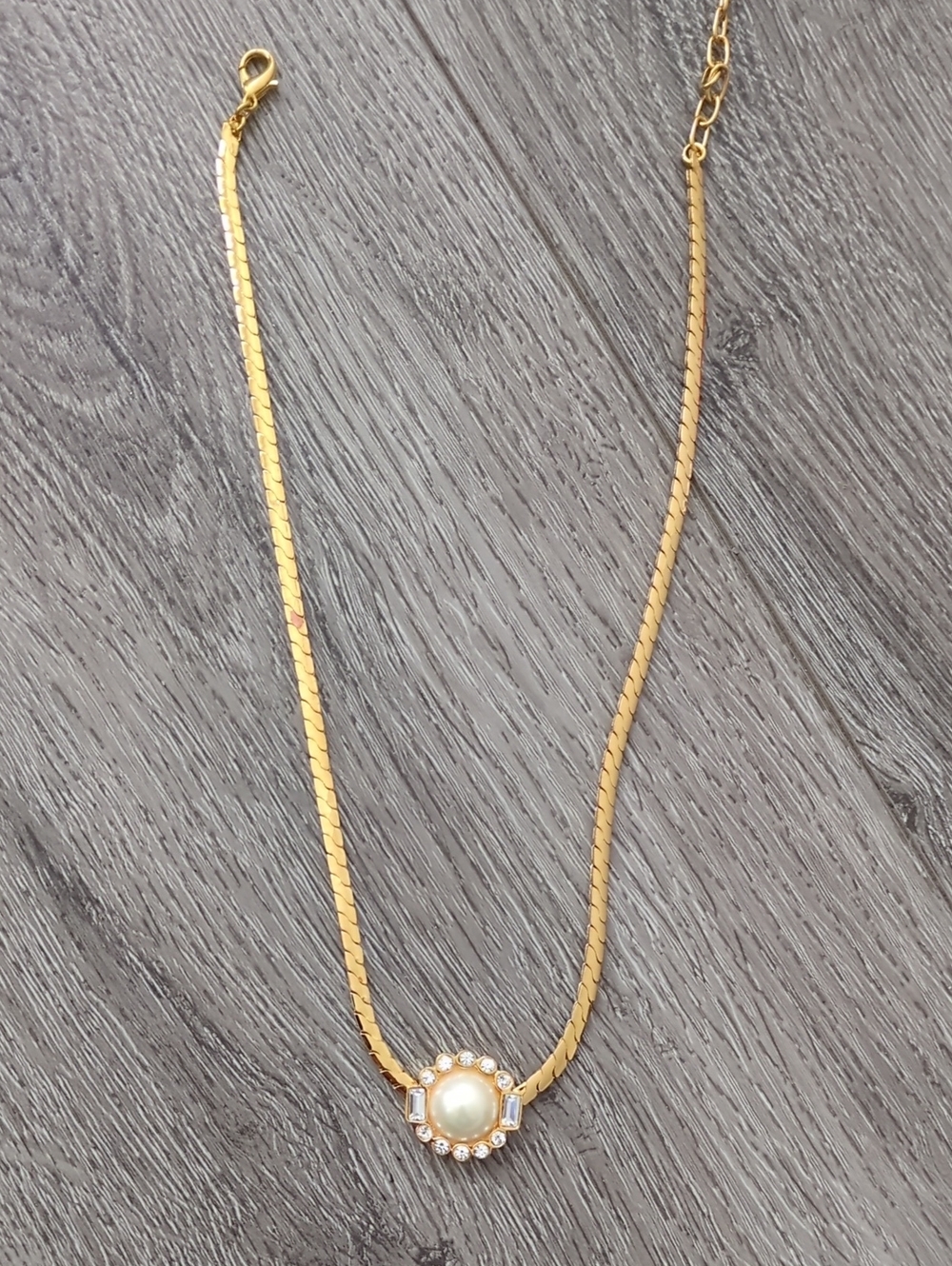 Vintage Vendome Pearl Pendant Necklace in Gold & White Like New